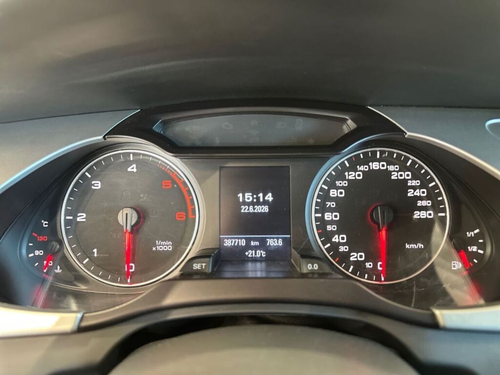 Audi A4 2010 Punainen