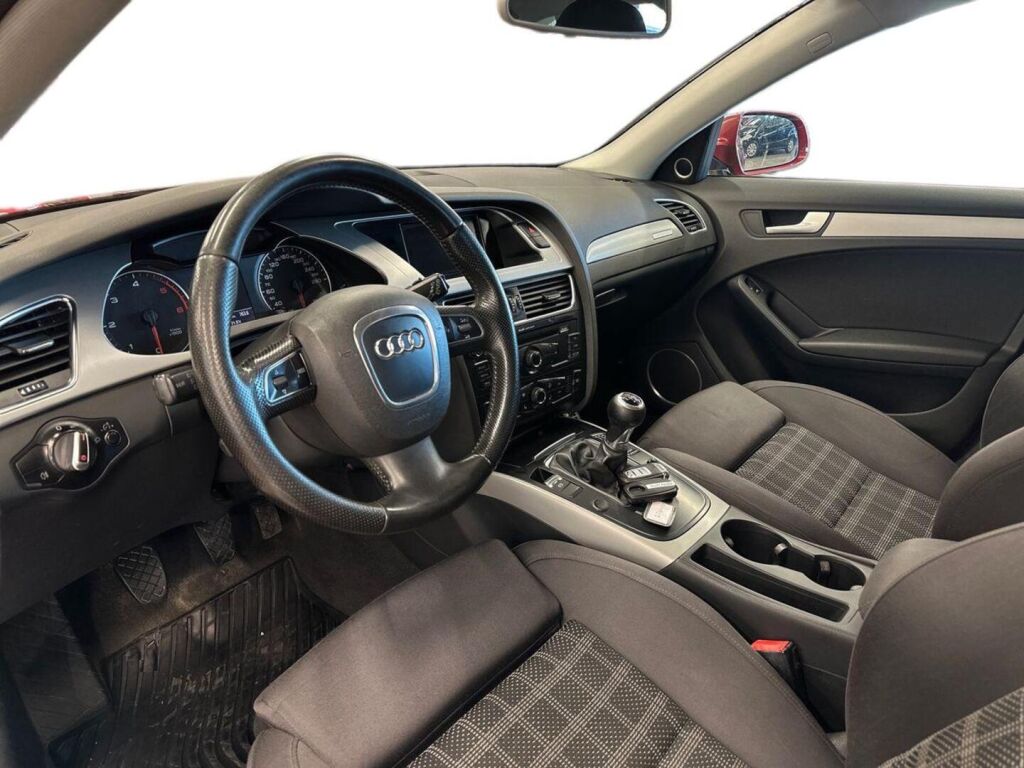 Audi A4 2010 Punainen