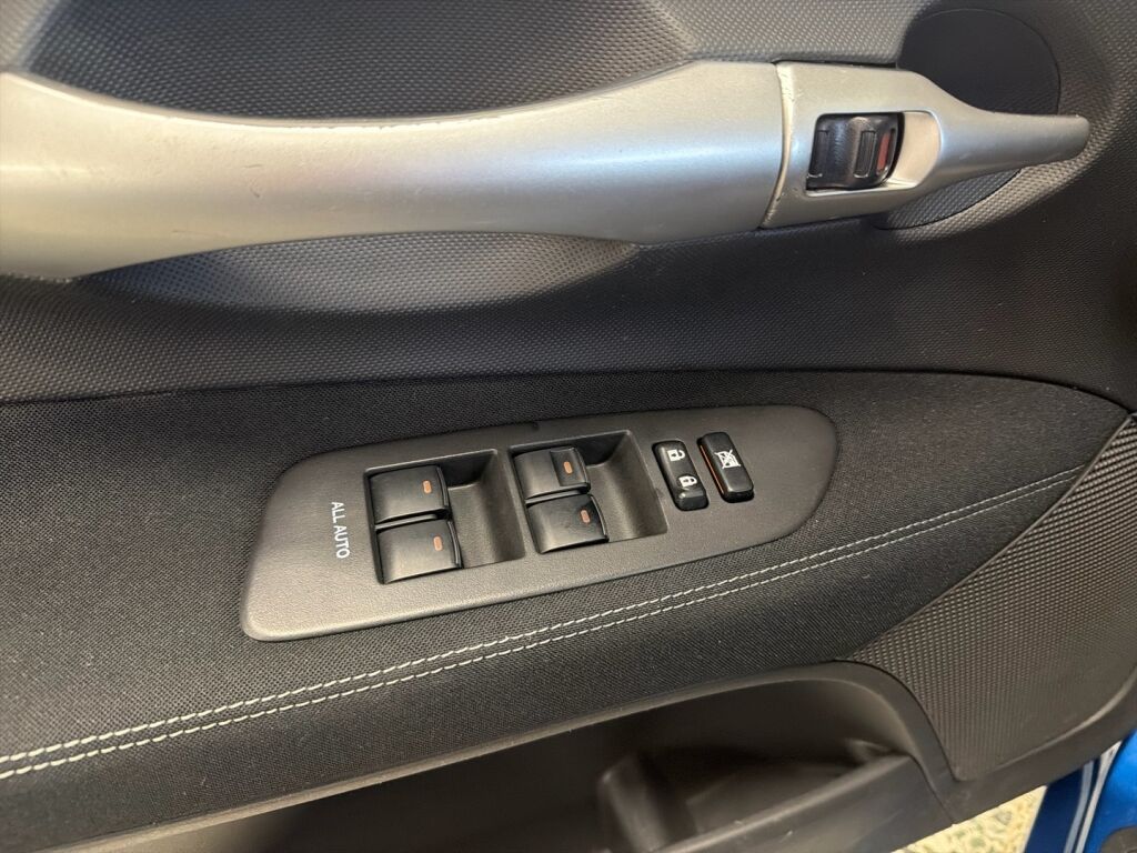 Toyota Auris 2010 Sininen