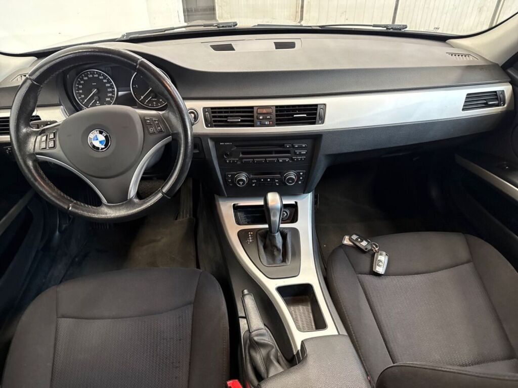 BMW 318 2010 Ruskea (beige)