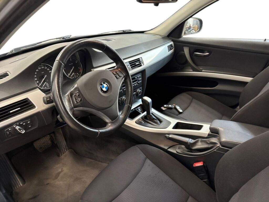 BMW 318 2010 Ruskea (beige)