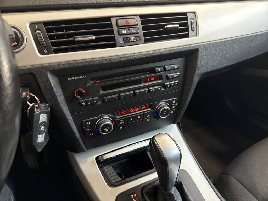BMW 318 2010 Ruskea (beige)