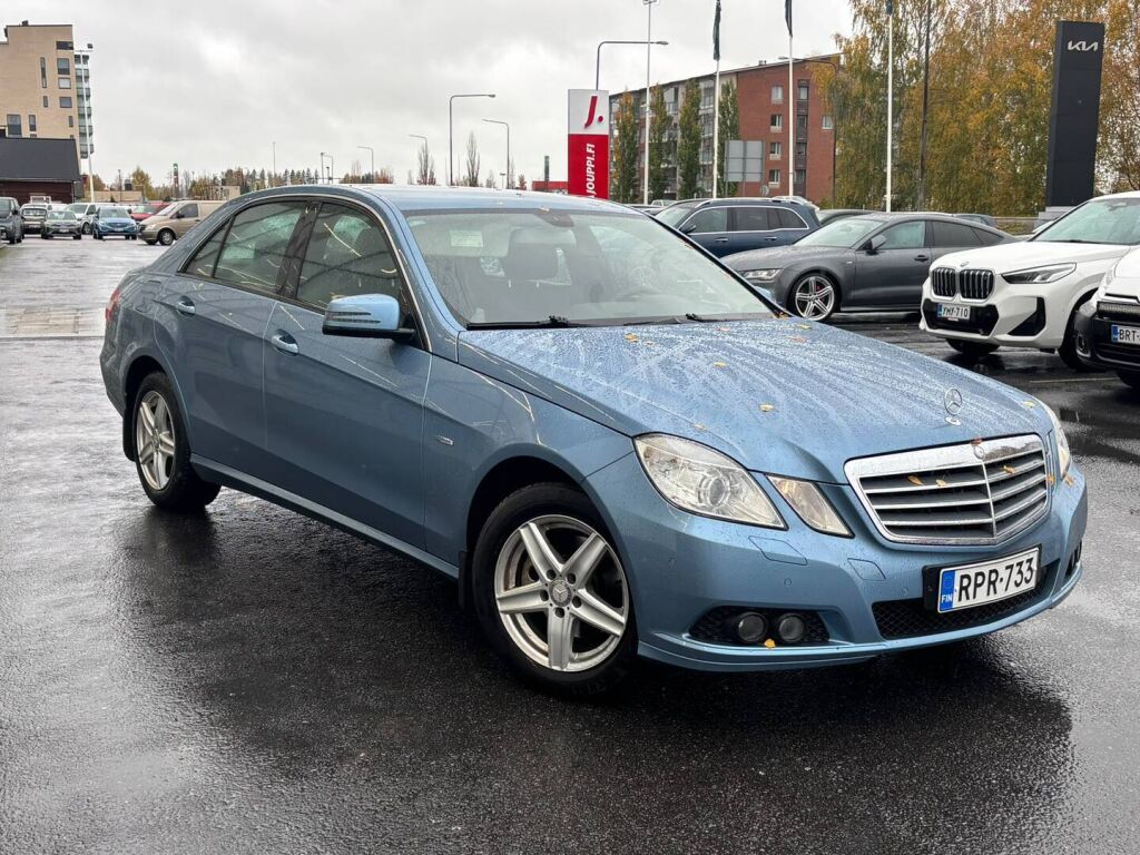 Mercedes-Benz E 2010 Sininen