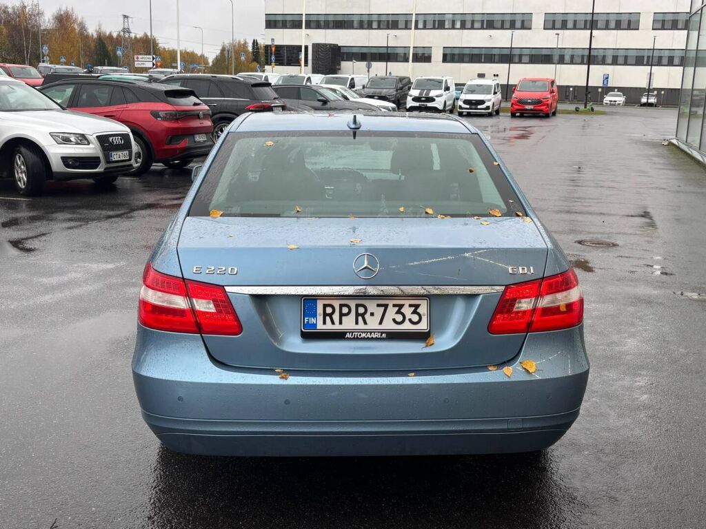Mercedes-Benz E 2010 Sininen