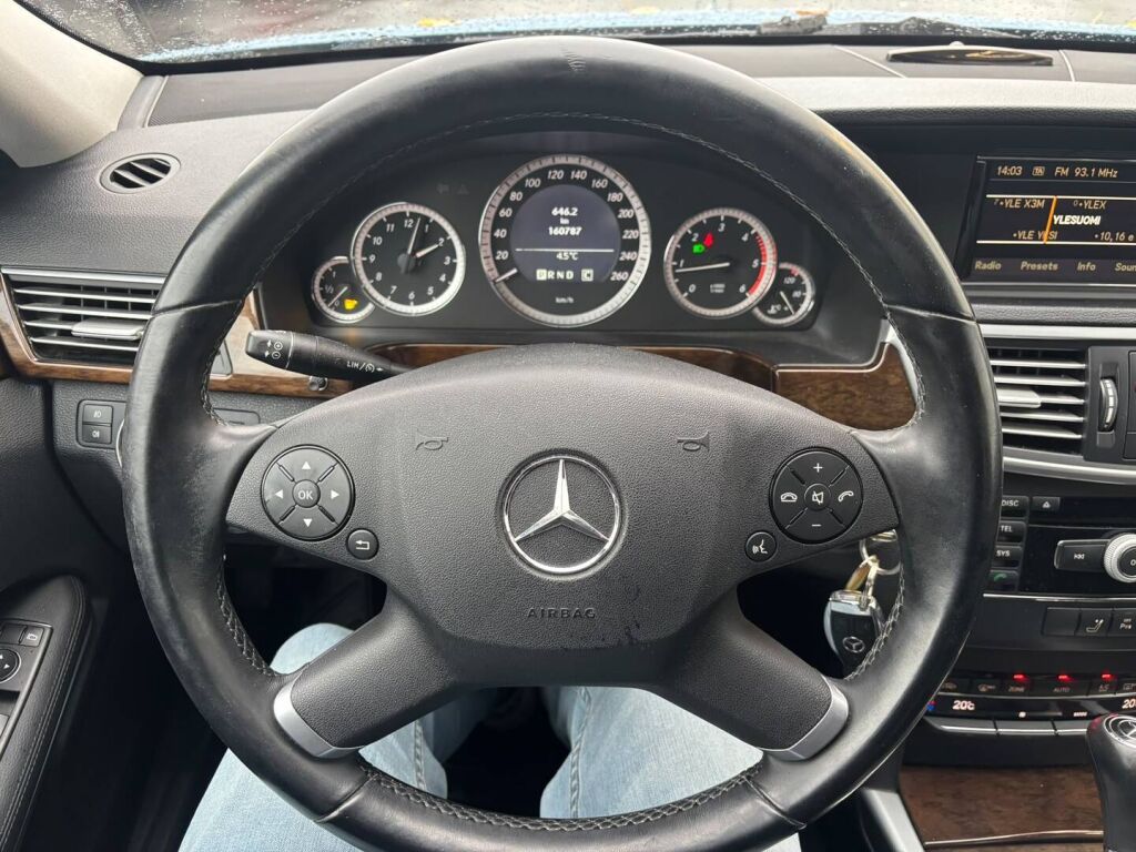 Mercedes-Benz E 2010 Sininen