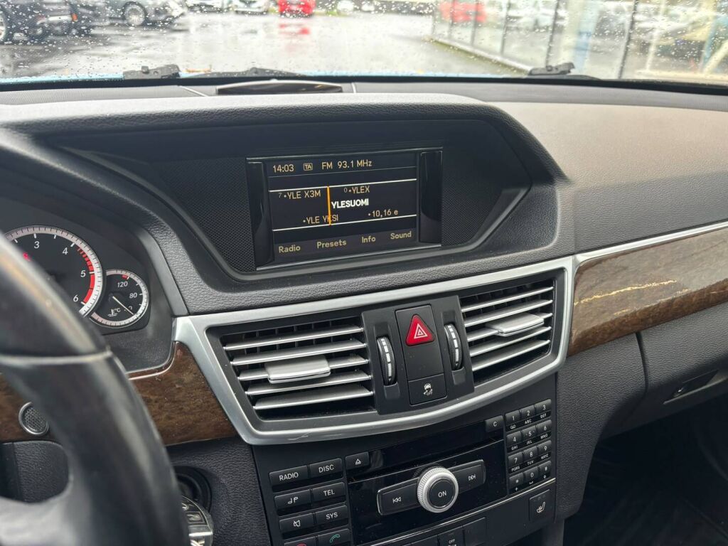 Mercedes-Benz E 2010 Sininen