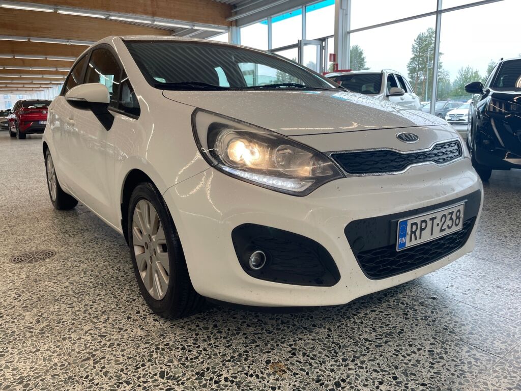 Kia Rio 2012 Valkoinen