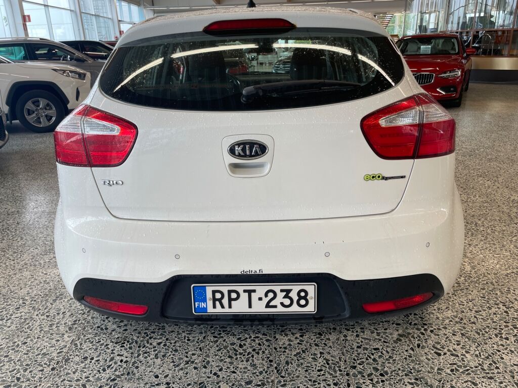 Kia Rio 2012 Valkoinen