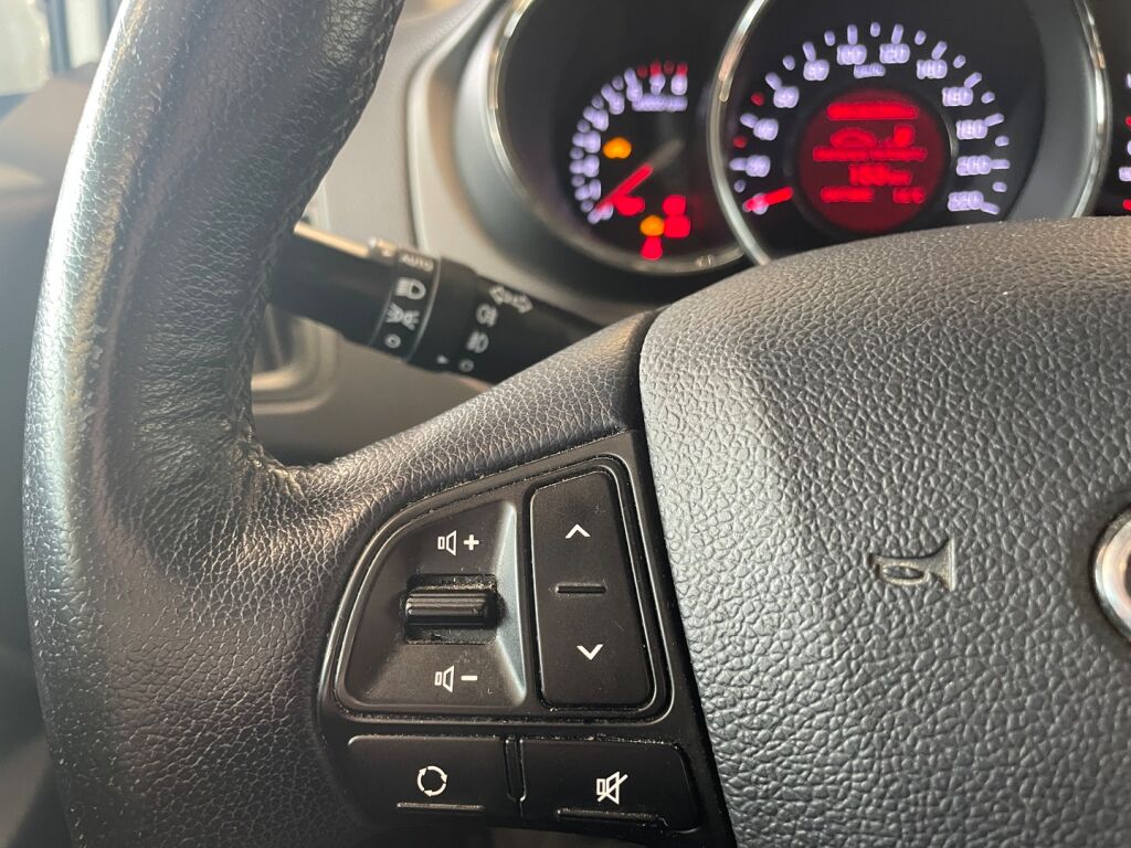 Kia Rio 2012 Valkoinen