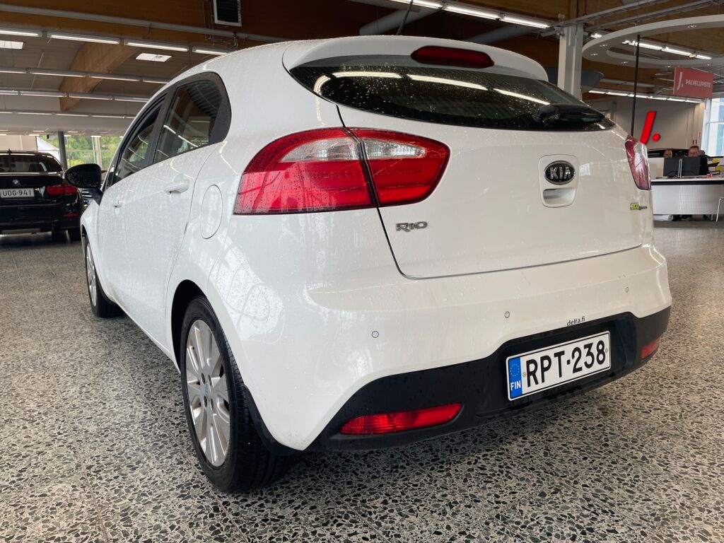 Kia Rio 2012 Valkoinen