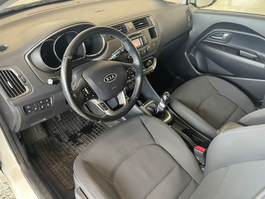 Kia Rio 2012 Valkoinen