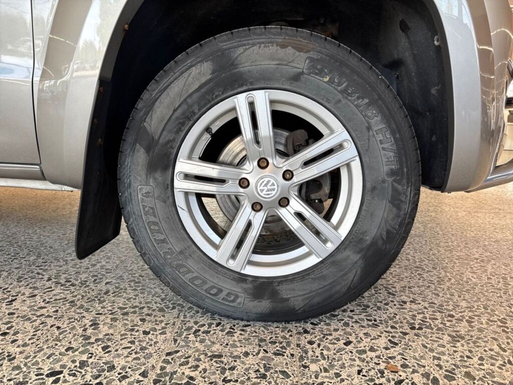 Volkswagen Amarok 2012 Ruskea (beige)