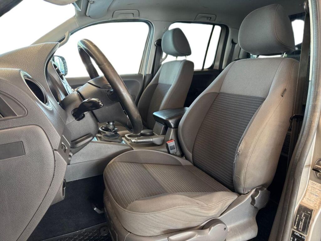 Volkswagen Amarok 2012 Ruskea (beige)