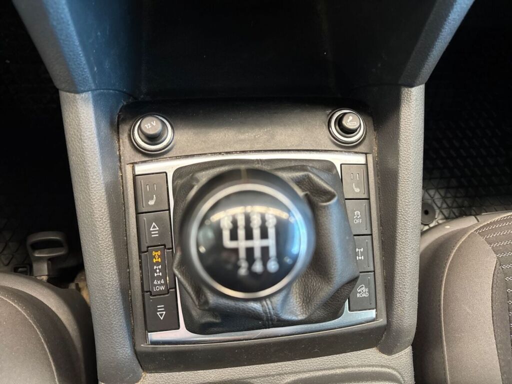 Volkswagen Amarok 2012 Ruskea (beige)