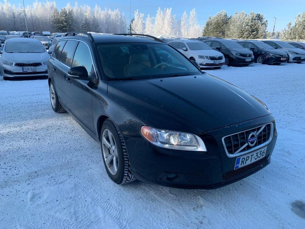 Volvo V70 2012 Musta