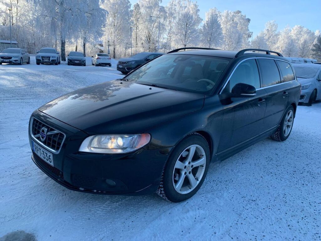 Volvo V70 2012 Musta