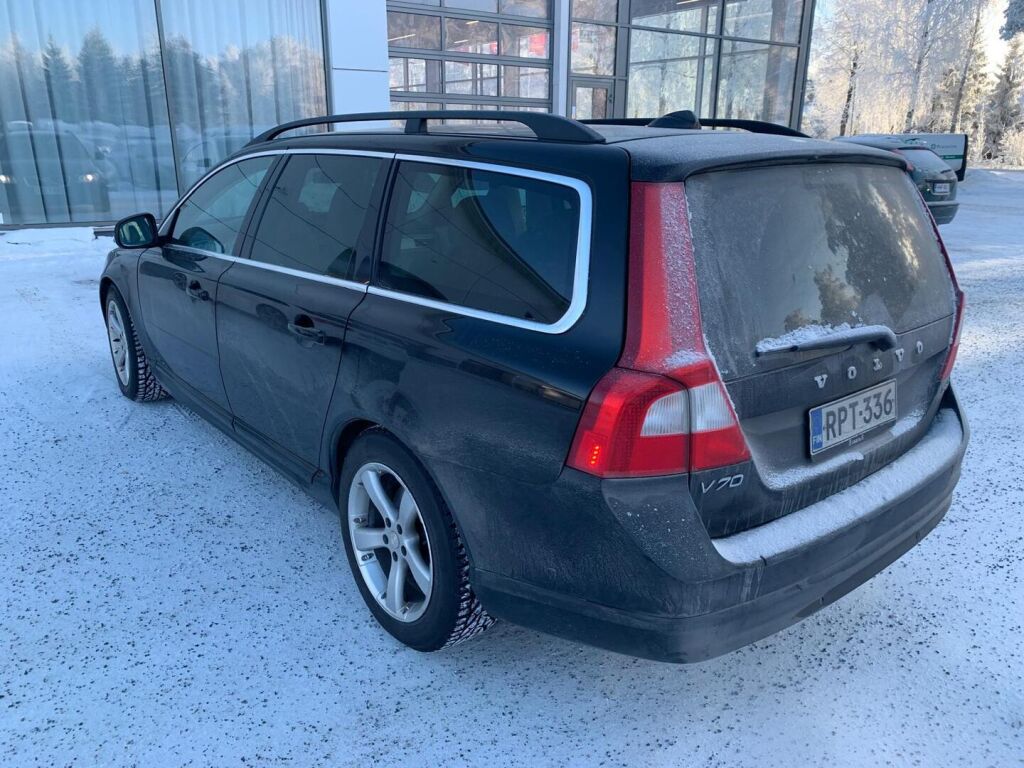 Volvo V70 2012 Musta