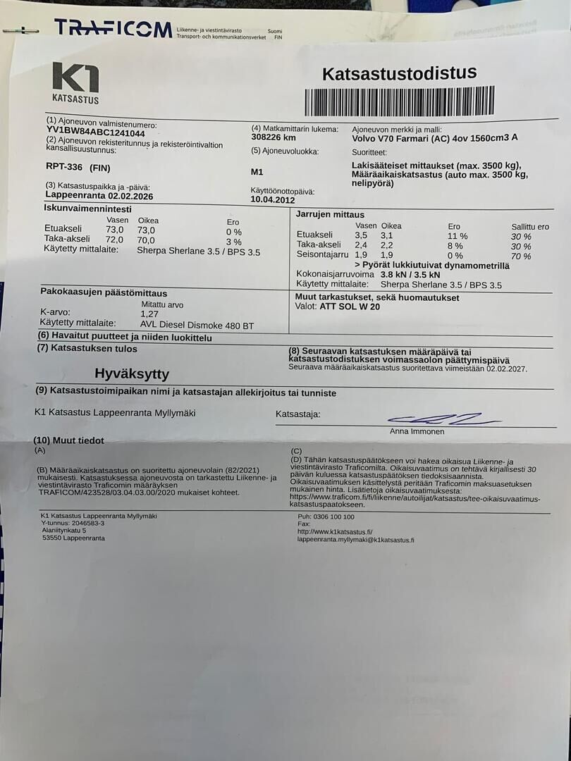 Volvo V70 2012 Musta