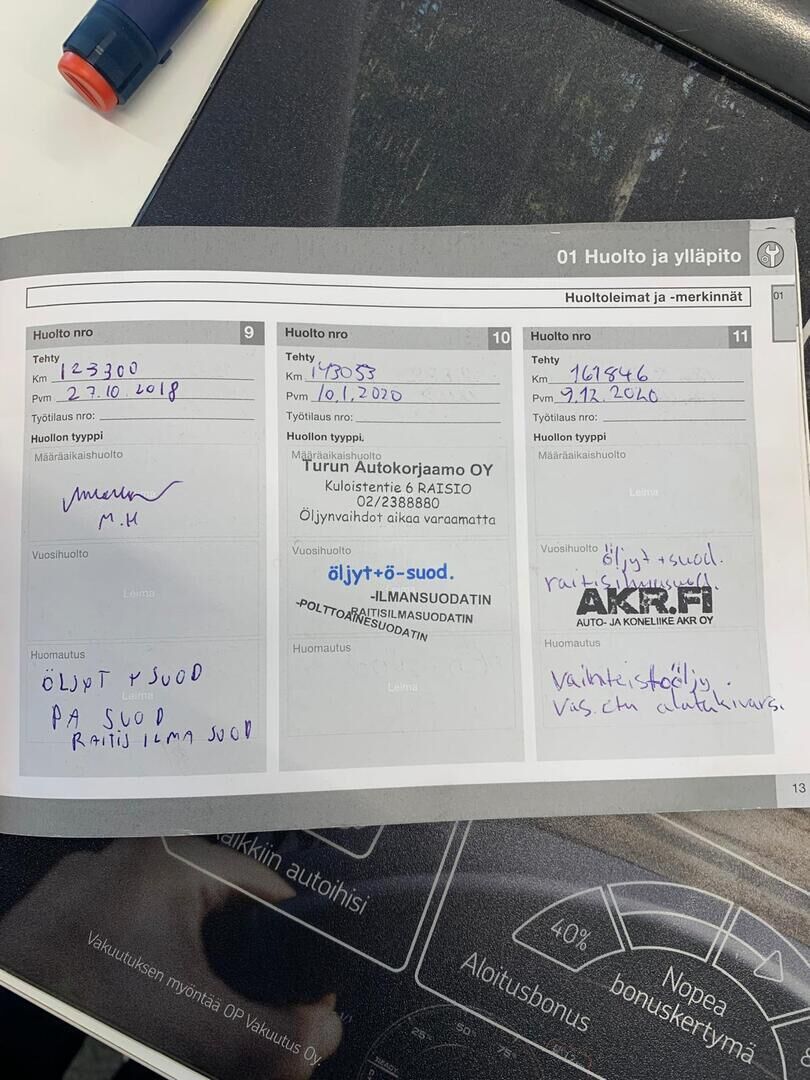 Volvo V70 2012 Musta