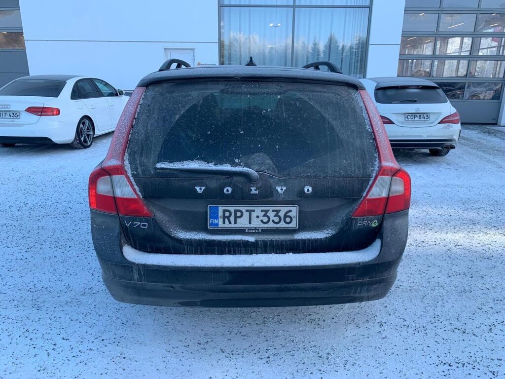Volvo V70 2012 Musta