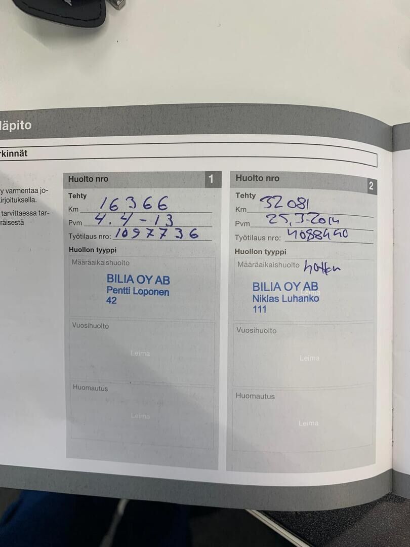 Volvo V70 2012 Musta