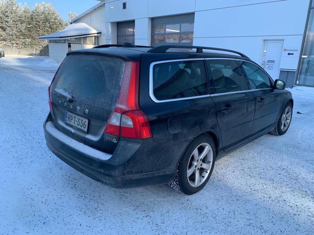 Volvo V70 2012 Musta