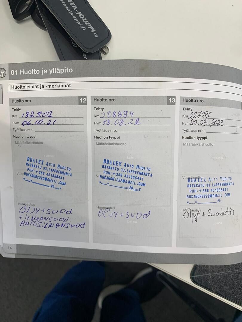 Volvo V70 2012 Musta