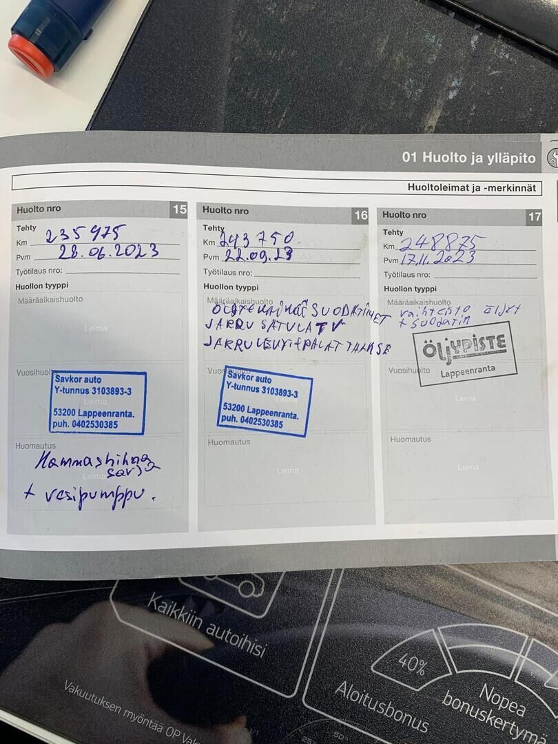 Volvo V70 2012 Musta