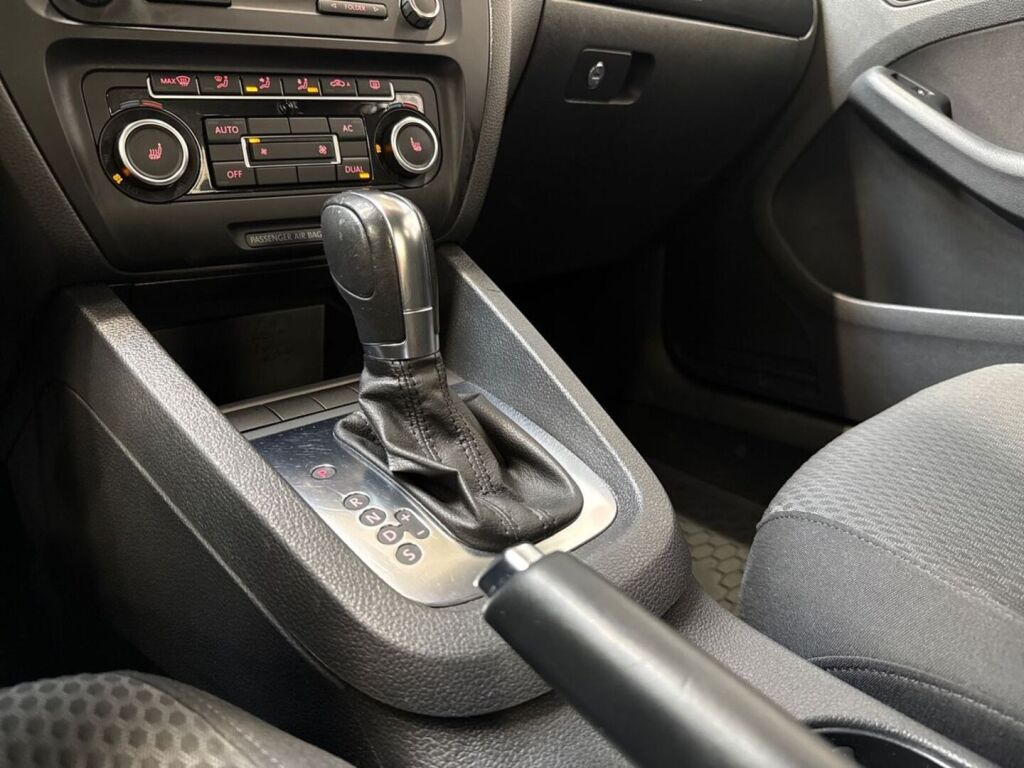 Volkswagen Jetta 2012 Harmaa