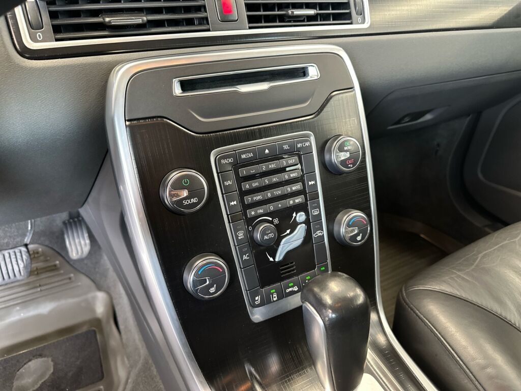 Volvo V70 2012 Sininen