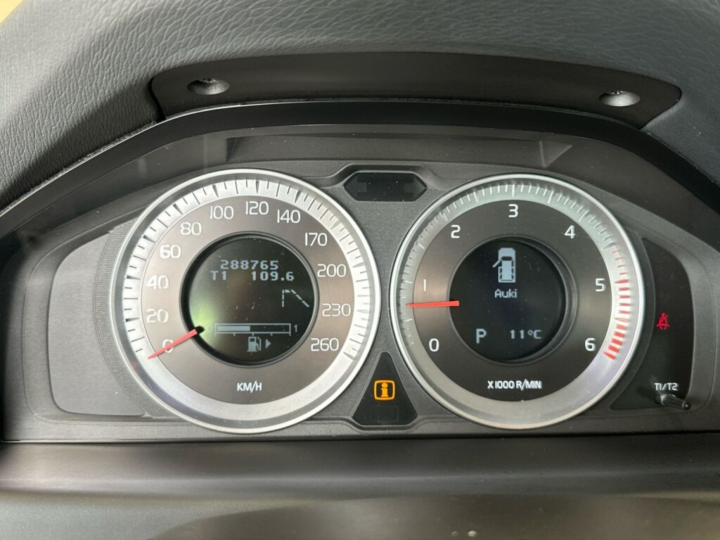 Volvo V70 2012 Sininen