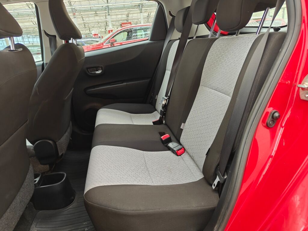 Toyota Yaris 2012 Punainen