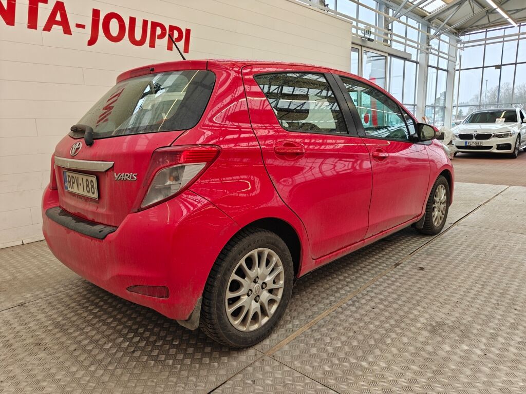 Toyota Yaris 2012 Punainen