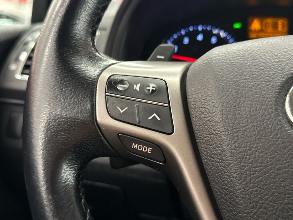 Toyota Avensis 2012 Sininen