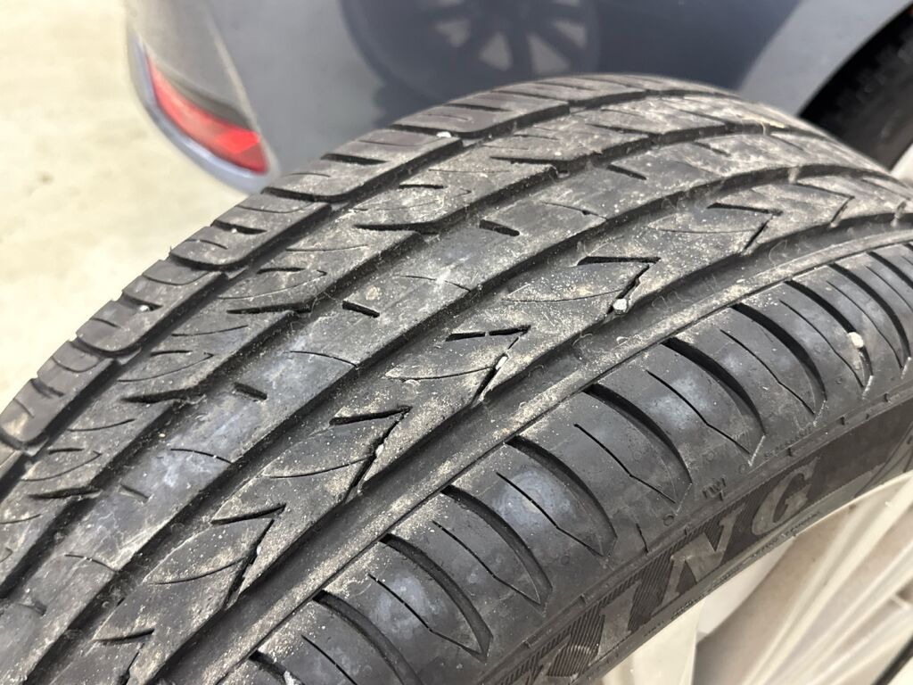 Toyota Avensis 2012 Sininen