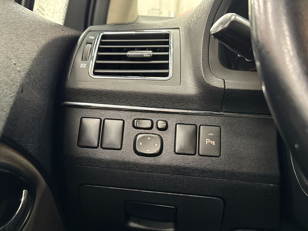 Toyota Avensis 2012 Sininen