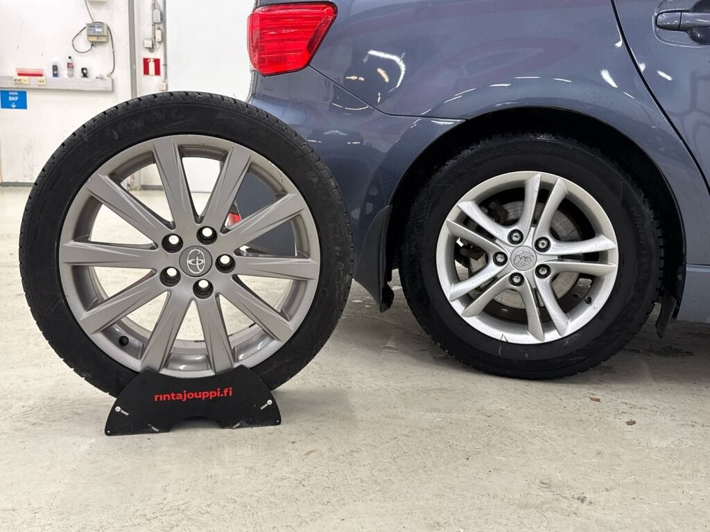 Toyota Avensis 2012 Sininen