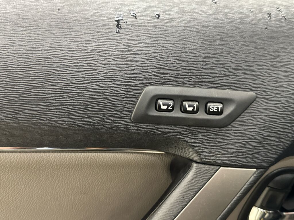 Toyota Avensis 2012 Sininen