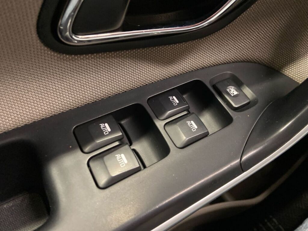 Kia Ceed 2013 Hopea
