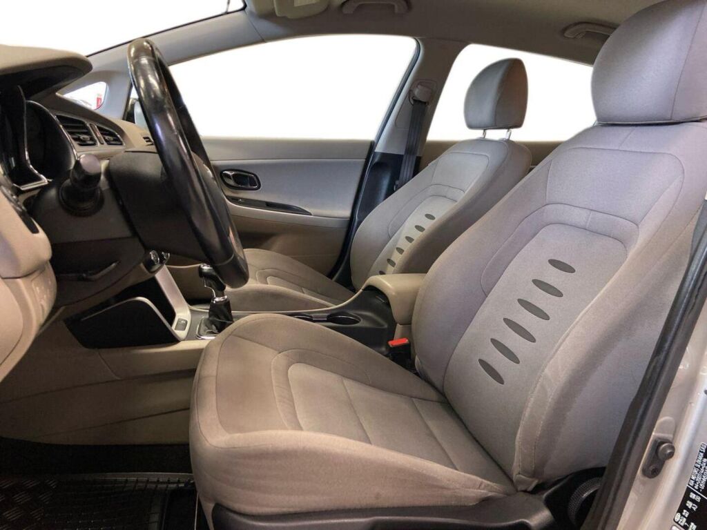 Kia Ceed 2013 Hopea