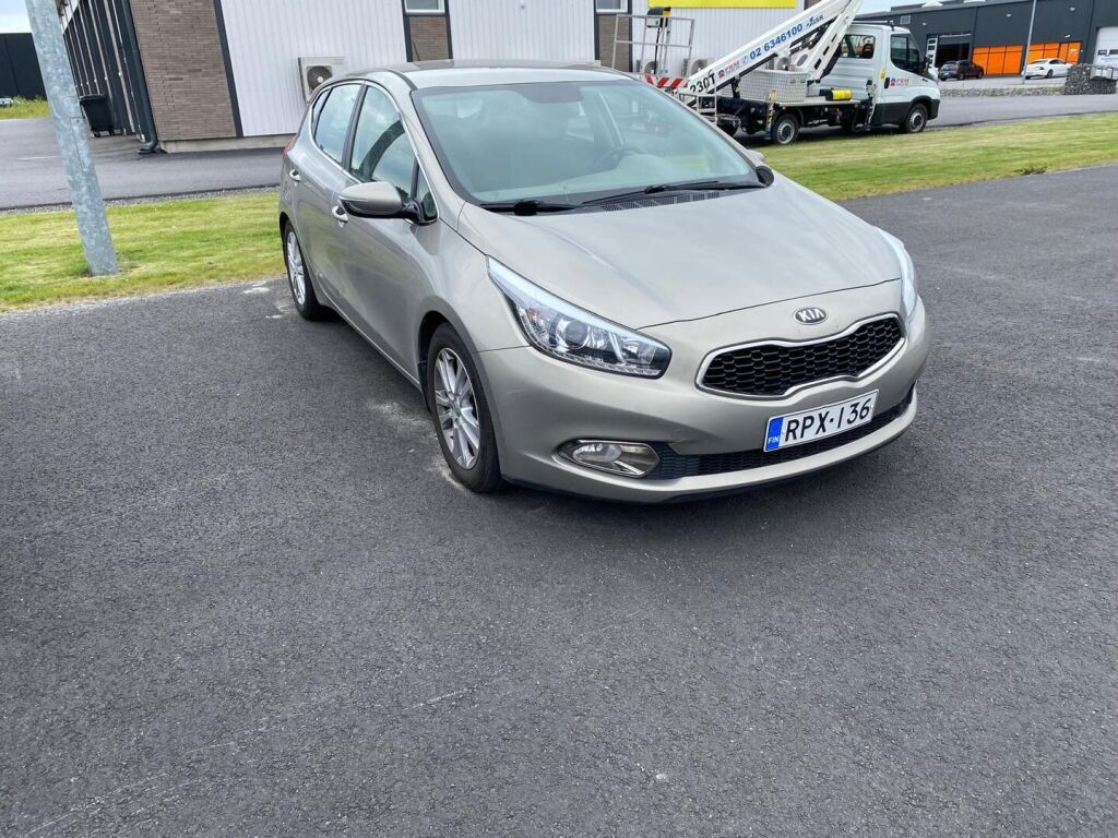 Kia Ceed 2013 Hopea