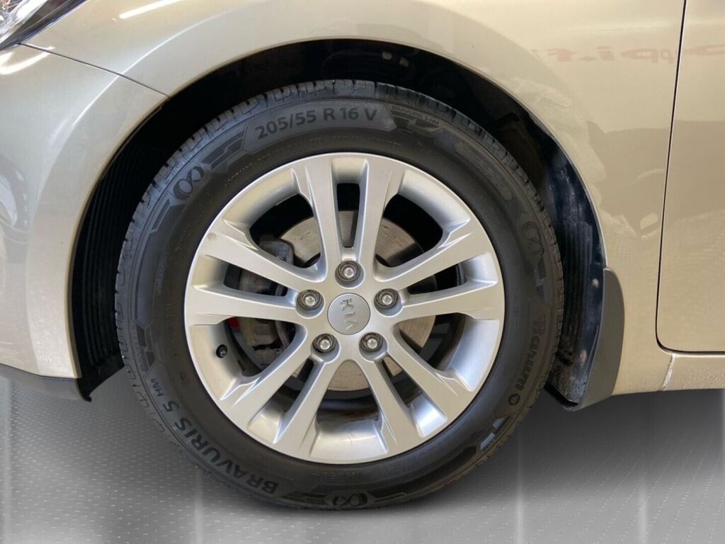 Kia Ceed 2013 Hopea