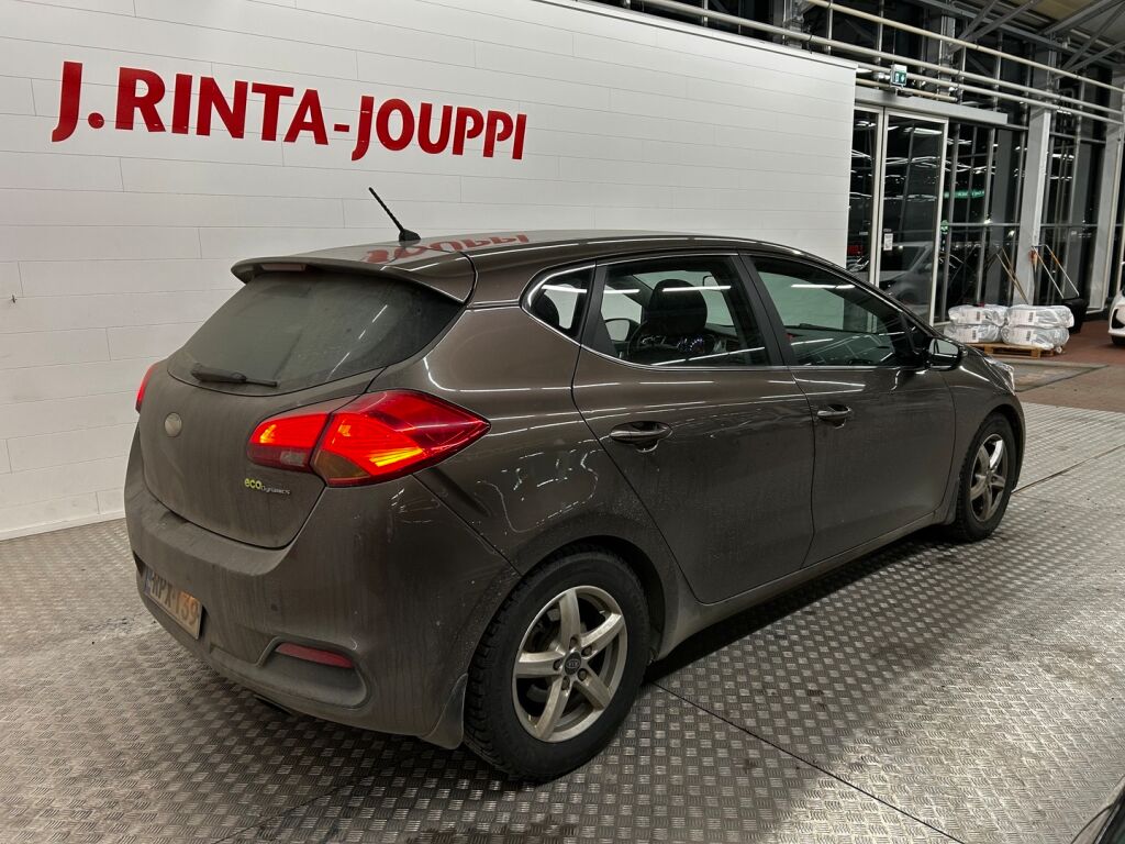 Kia Ceed 2013 Ruskea (beige)