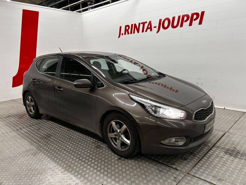 Kia Ceed 2013 Ruskea (beige)