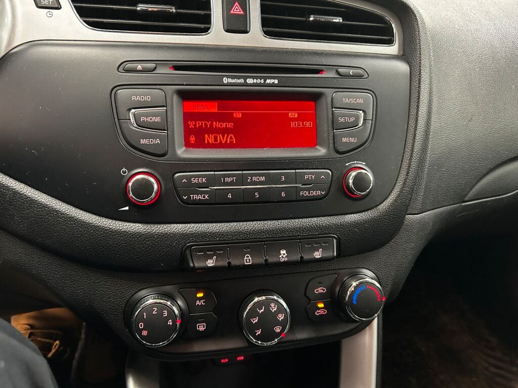 Kia Ceed 2013 Ruskea (beige)