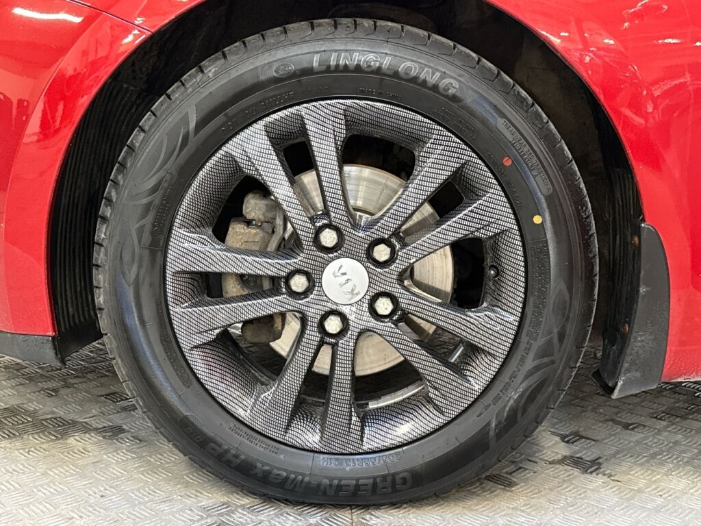 Kia Ceed 2013 Punainen