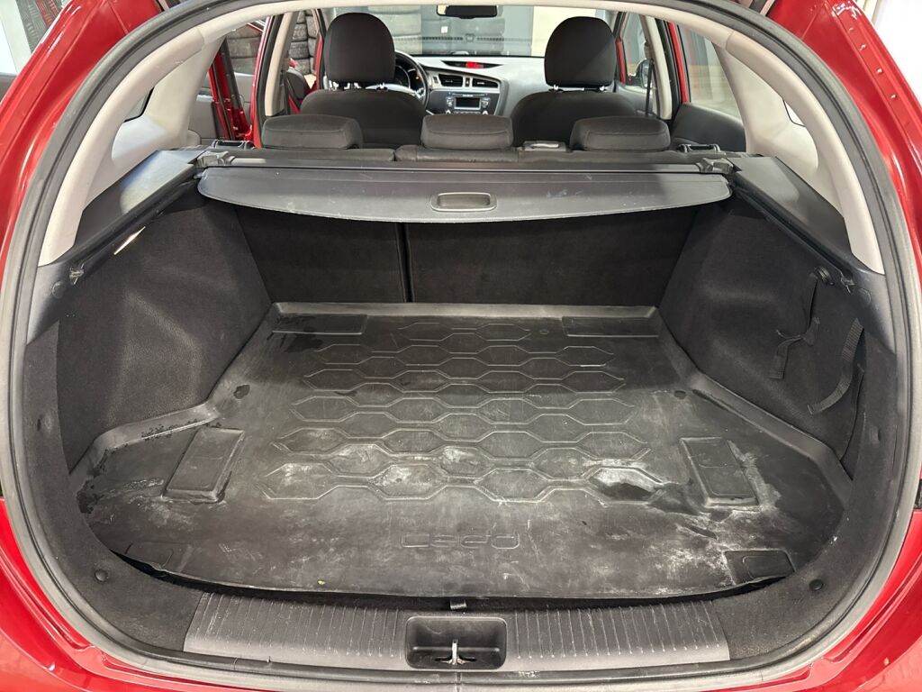 Kia Ceed 2013 Punainen