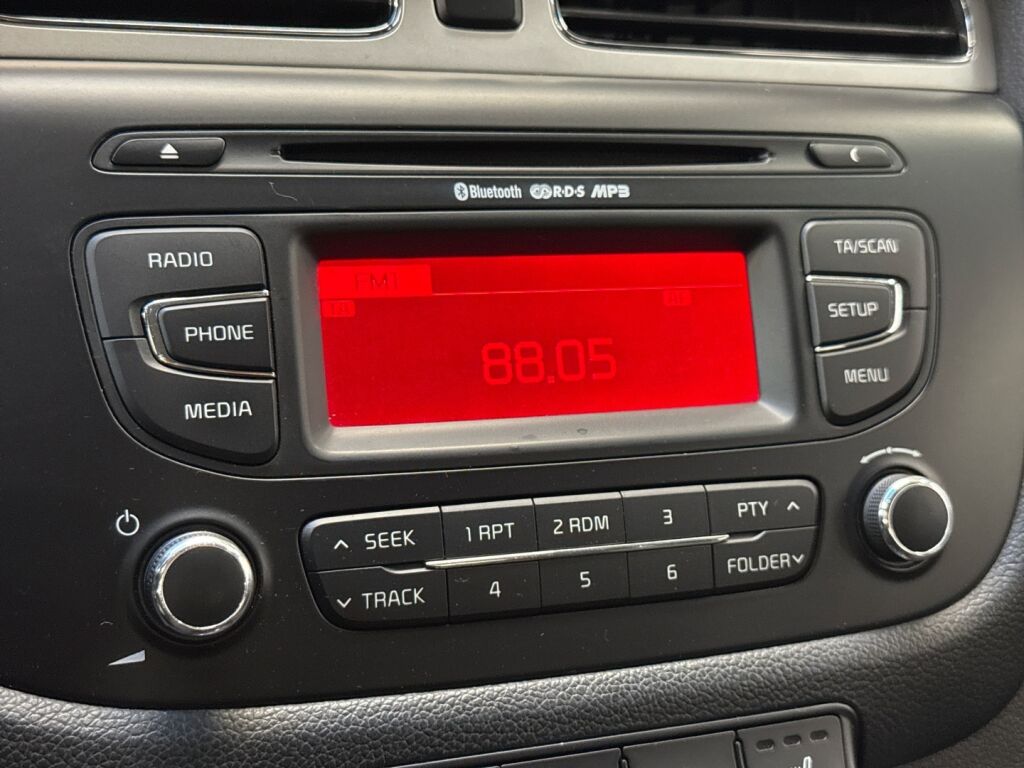 Kia Ceed 2013 Punainen