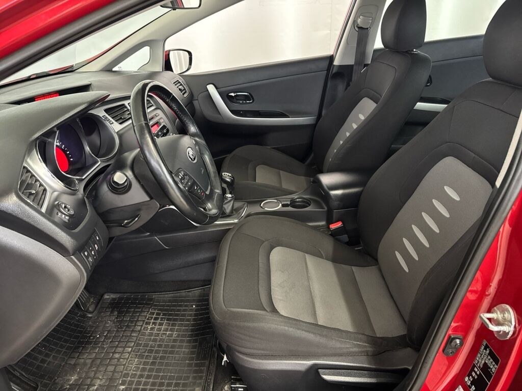 Kia Ceed 2013 Punainen