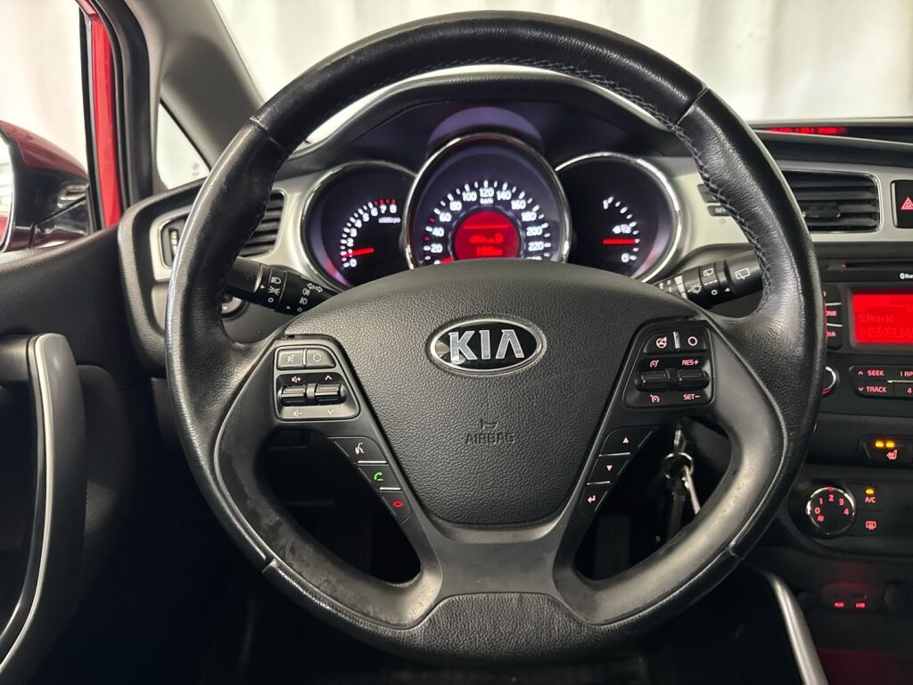 Kia Ceed 2013 Punainen